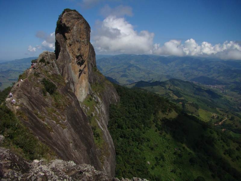 van excursão pedra do bau sjc