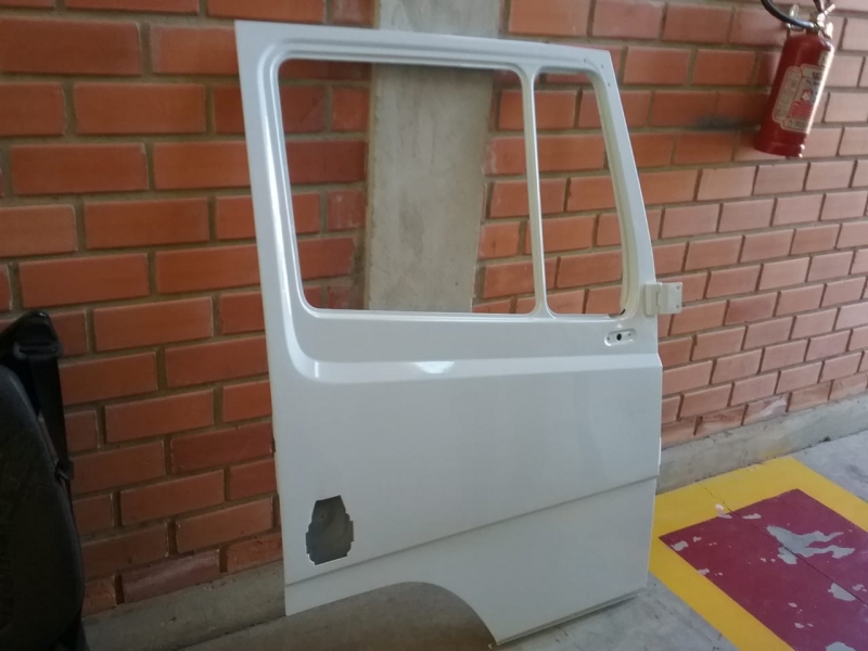 Porta direita MB Frontal 1720 2423 2428 2726 sap