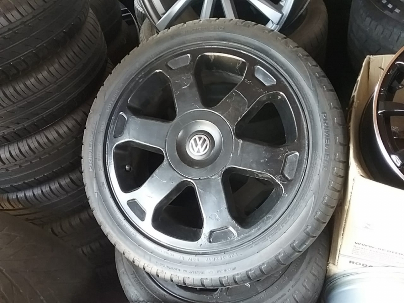 4 Rodas aro 17 5-100 Golf pneu 225 45 17 R$ 1500 pneu seminovo sap