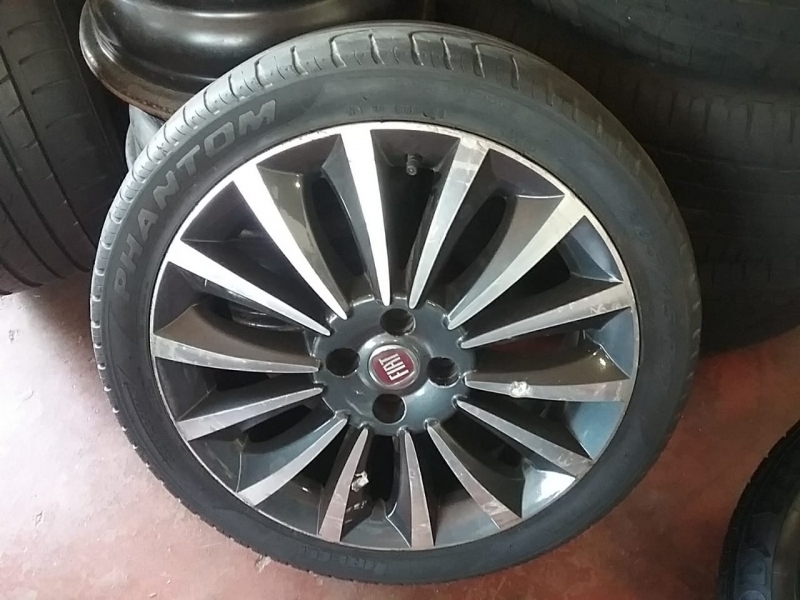 Roda unitária Fiat Línea aro 17 4-98 pneu Pirelli 205 45 17 R$ 350 sap