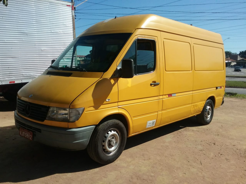 Van furgão transporte de cargas e mudanças sjc